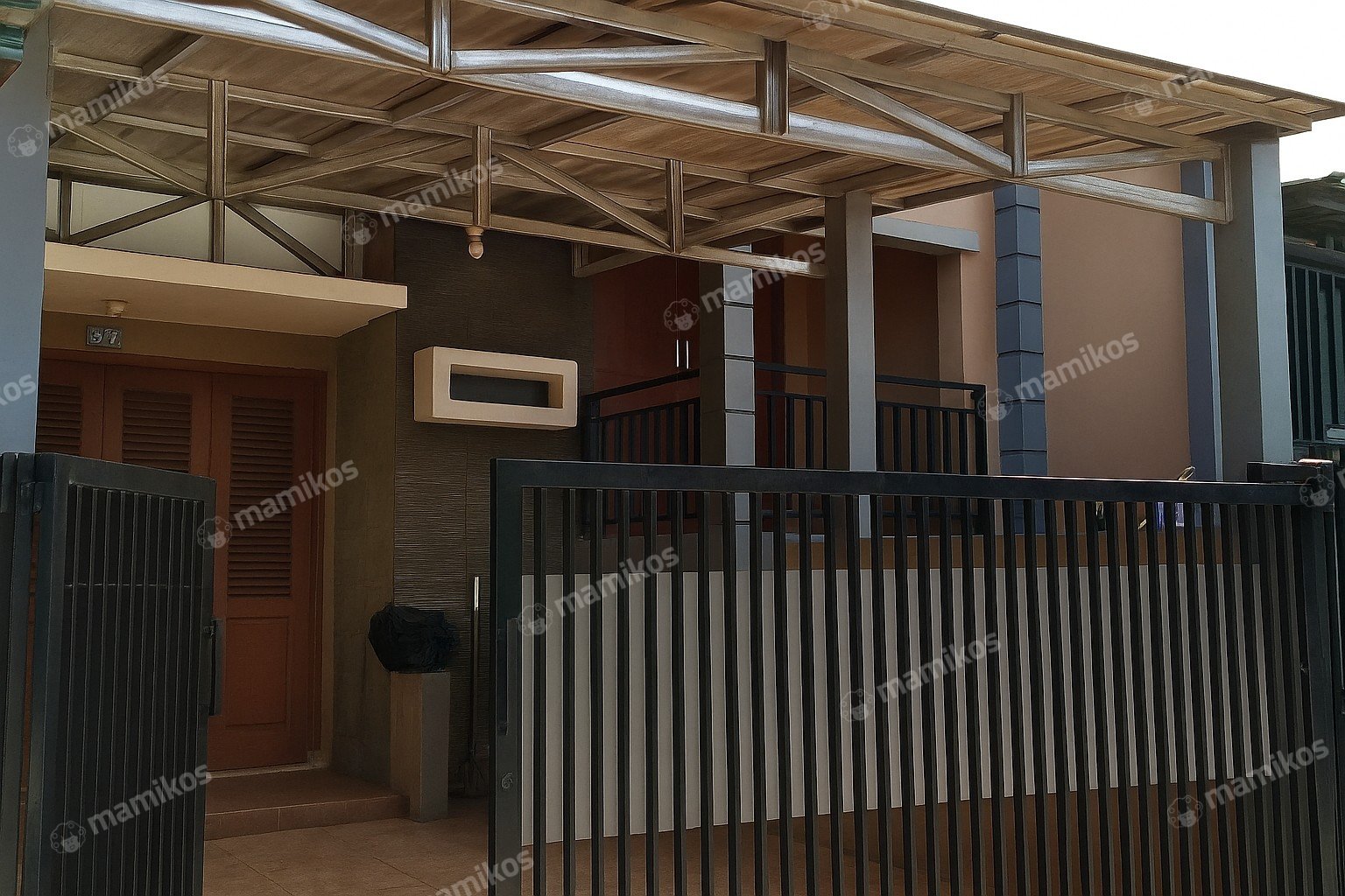 Rumah Sertifikat SHM 5 Kamar Tidur 4 Kamar Mandi Pondok Indah Jakarta Selatan