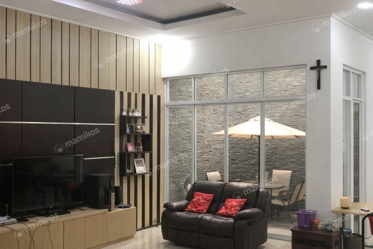 Rumah Sertifikat SHM 4 Kamar Tidur 3 Kamar Mandi Intercon Jakarta Barat
