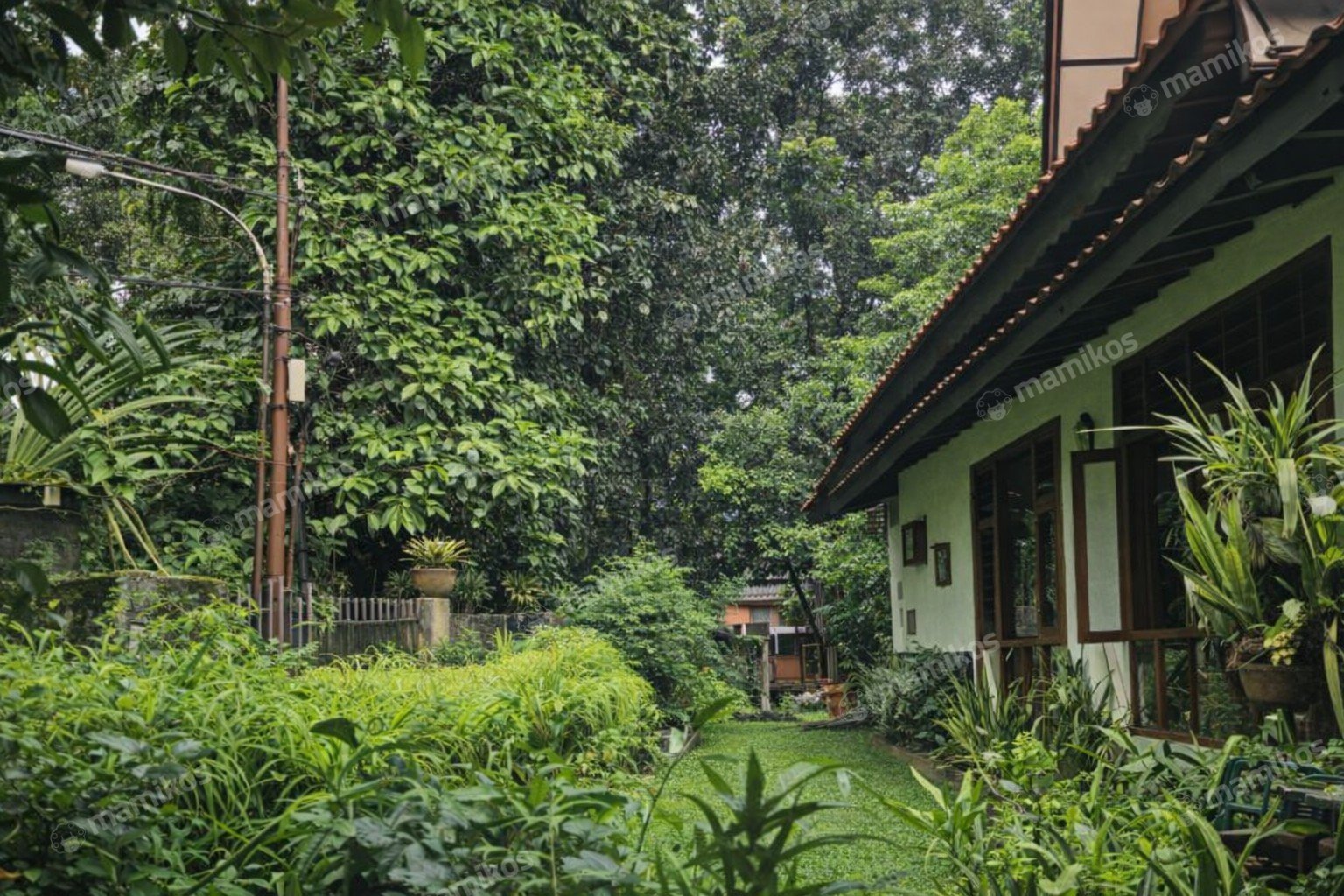 Rumah Sertifikat SHM 6 Kamar Tidur 3 Kamar Mandi Kebayoran Baru Jakarta Selatan