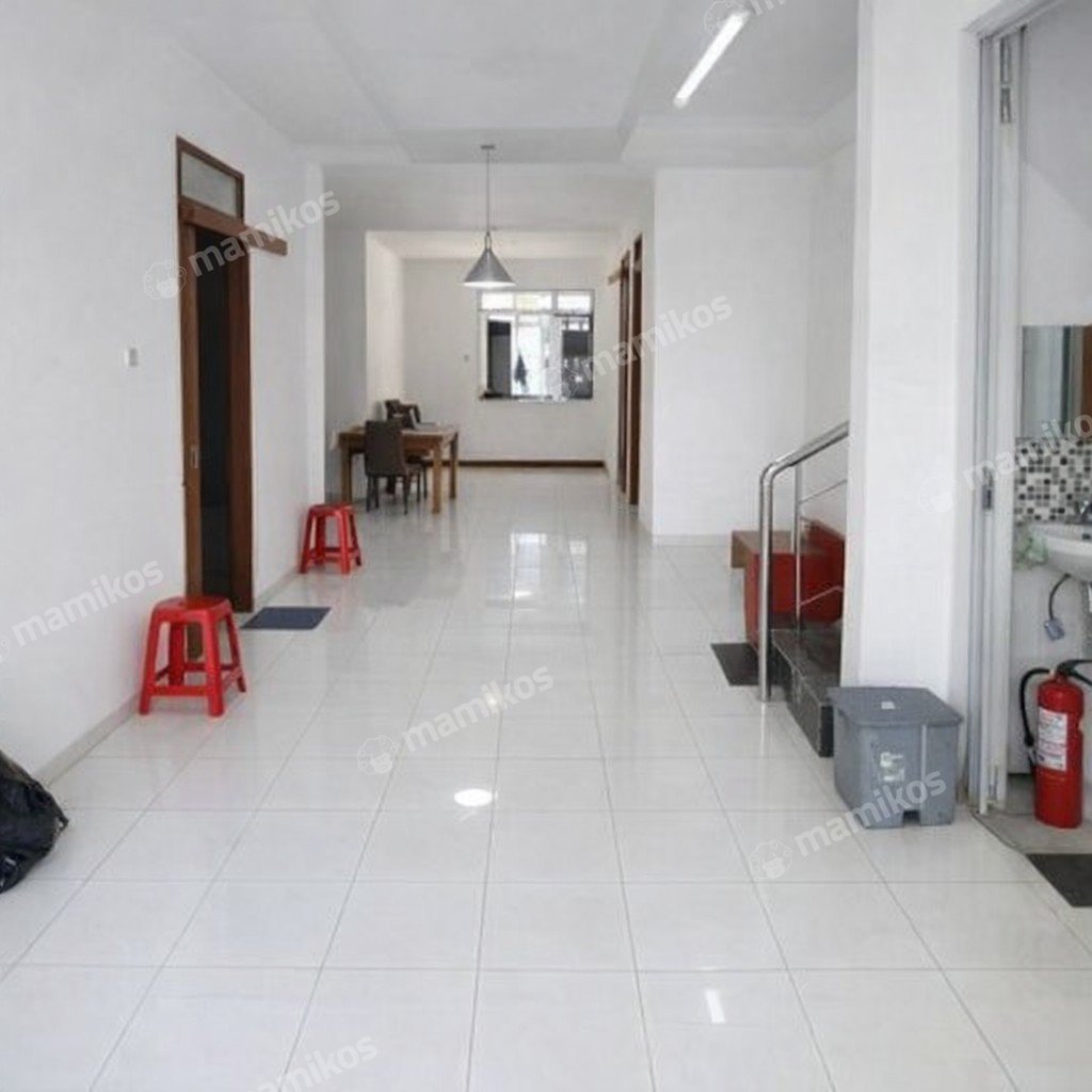 Rumah Sertifikat SHM 6 Kamar Tidur 5 Kamar Mandi Intercon Jakarta Barat - Photo 3