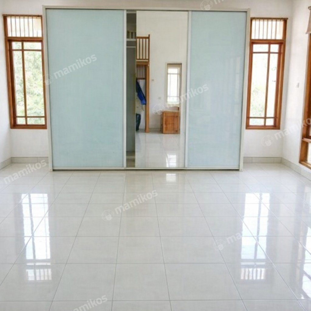 Rumah Sertifikat SHM 6 Kamar Tidur 5 Kamar Mandi Intercon Jakarta Barat - Photo 4