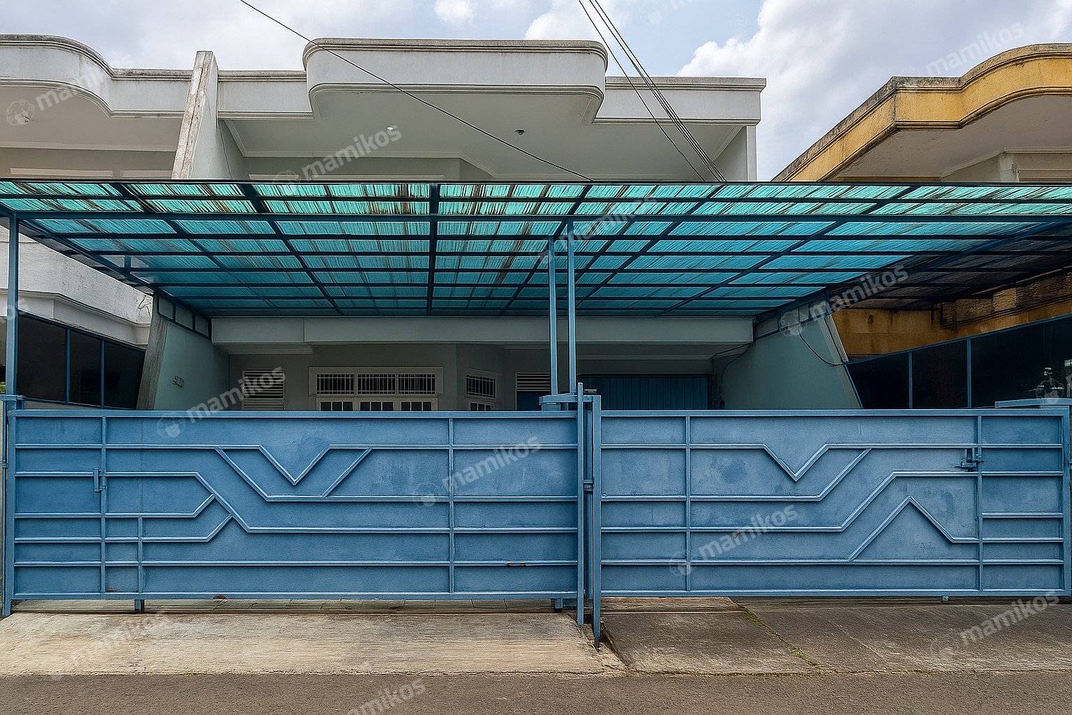 Rumah Sertifikat SHM 4 Kamar Tidur 3 Kamar Mandi Sunrise Garden Jakarta Barat