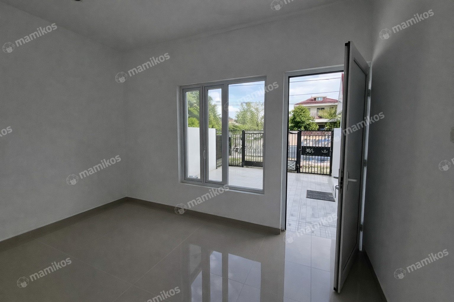Rumah Sertifikat SHM 3 Kamar Tidur 3 Kamar Mandi Kelapa Gading Jakarta Utara - Photo 3