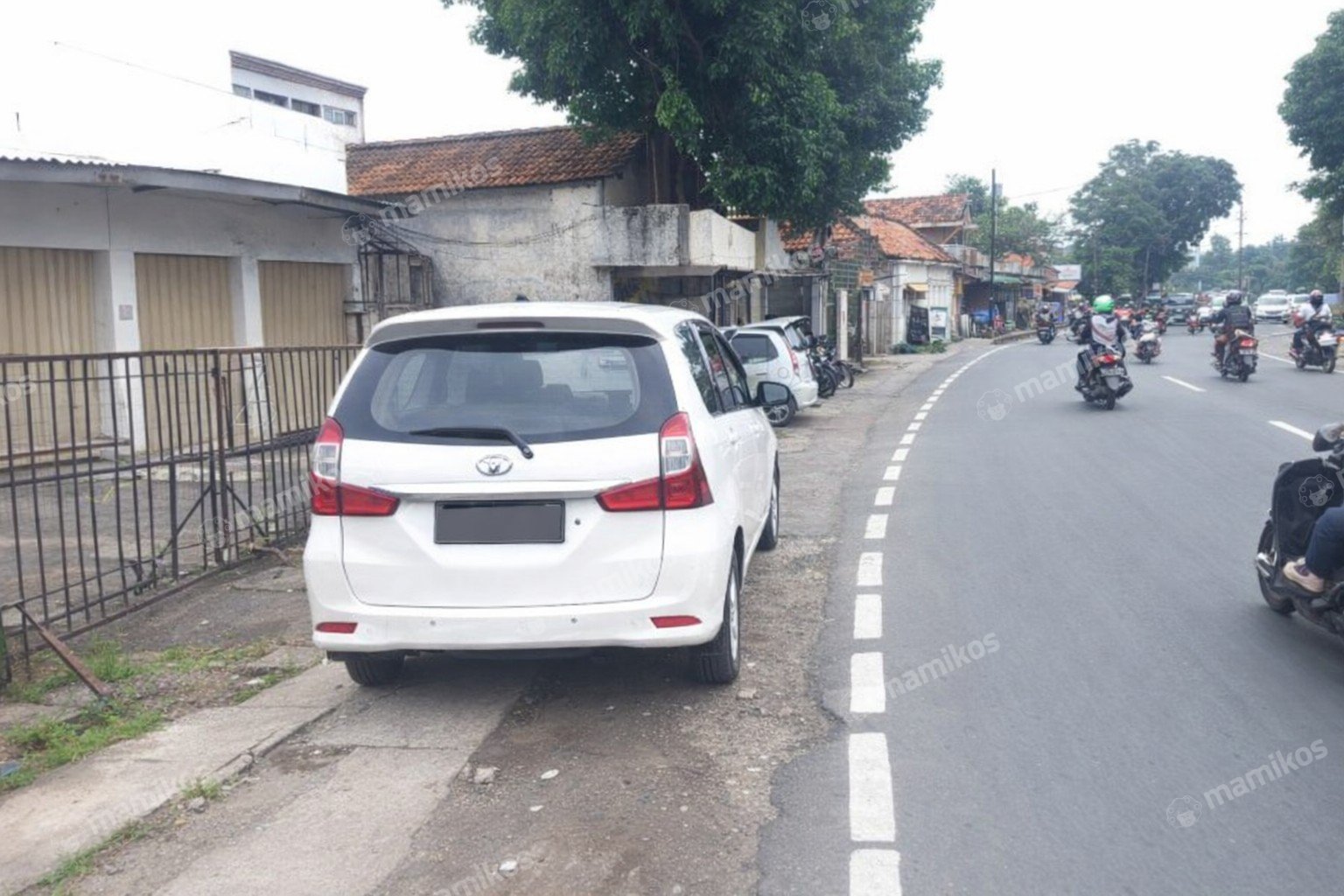 Rumah Sertifikat HGB 8 Kamar Tidur 4 Kamar Mandi Kramat Jati Jakarta Timur - Photo 4