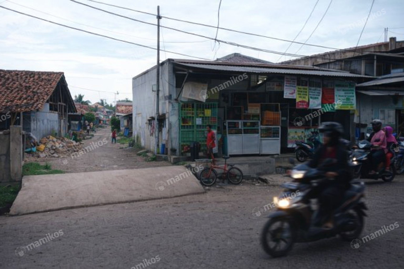 Rumah Sertifikat SHM 5 Kamar Tidur 5 Kamar Mandi Cengkareng Jakarta Barat - Photo 4