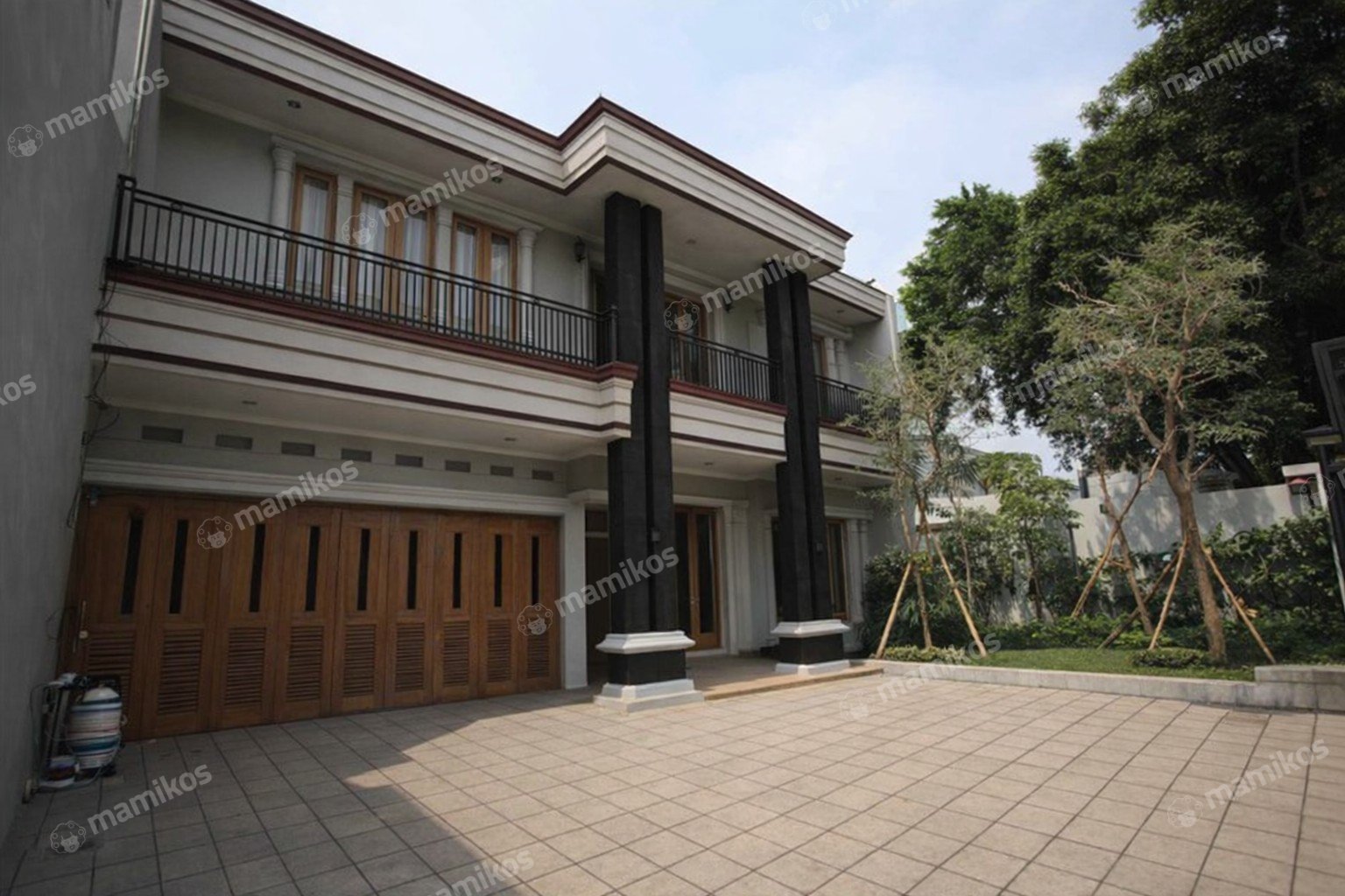 Rumah Sertifikat SHM 7 Kamar Tidur 7 Kamar Mandi Kebon Jeruk Jakarta Barat