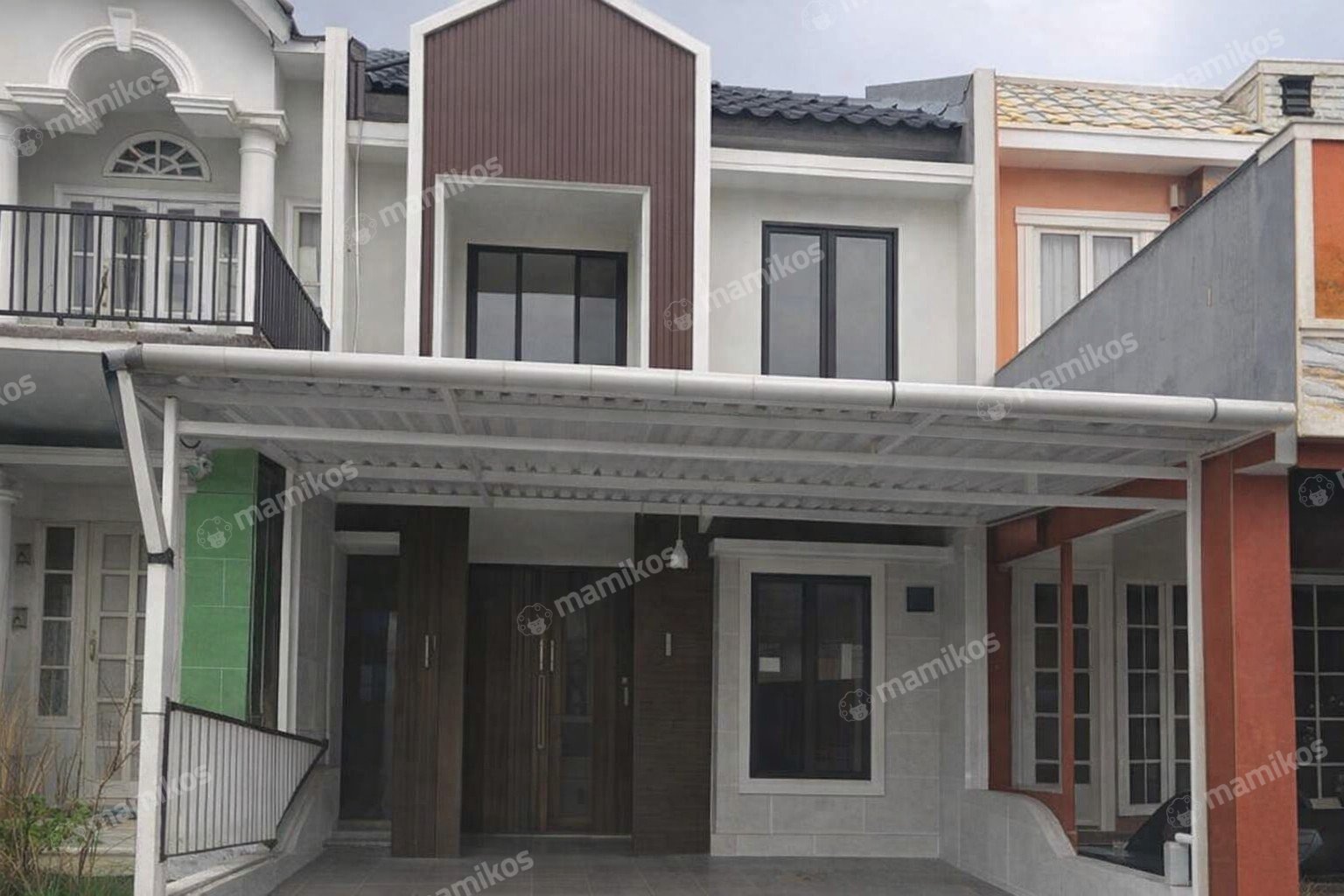 Rumah Sertifikat SHM 4 Kamar Tidur 4 Kamar Mandi Citra Grand Jakarta Timur