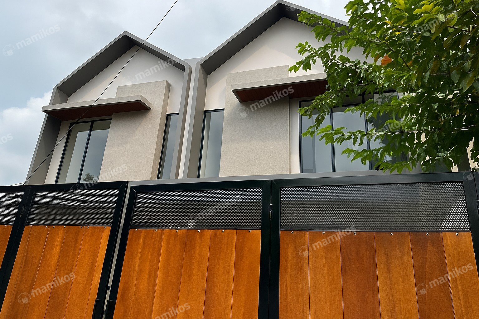 Rumah Sertifikat SHM 3 Kamar Tidur 3 Kamar Mandi Green Lake City Jakarta Barat
