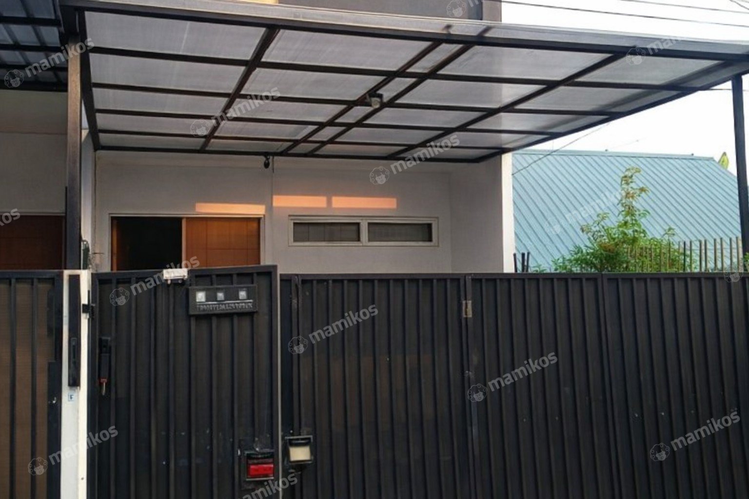 Rumah Sertifikat SHM 3 Kamar Tidur 3 Kamar Mandi Taman Ratu Jakarta Barat