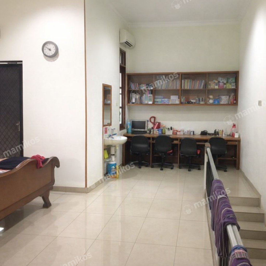 Rumah Sertifikat SHM 4 Kamar Tidur 5 Kamar Mandi Taman Palem Jakarta Barat - Photo 2