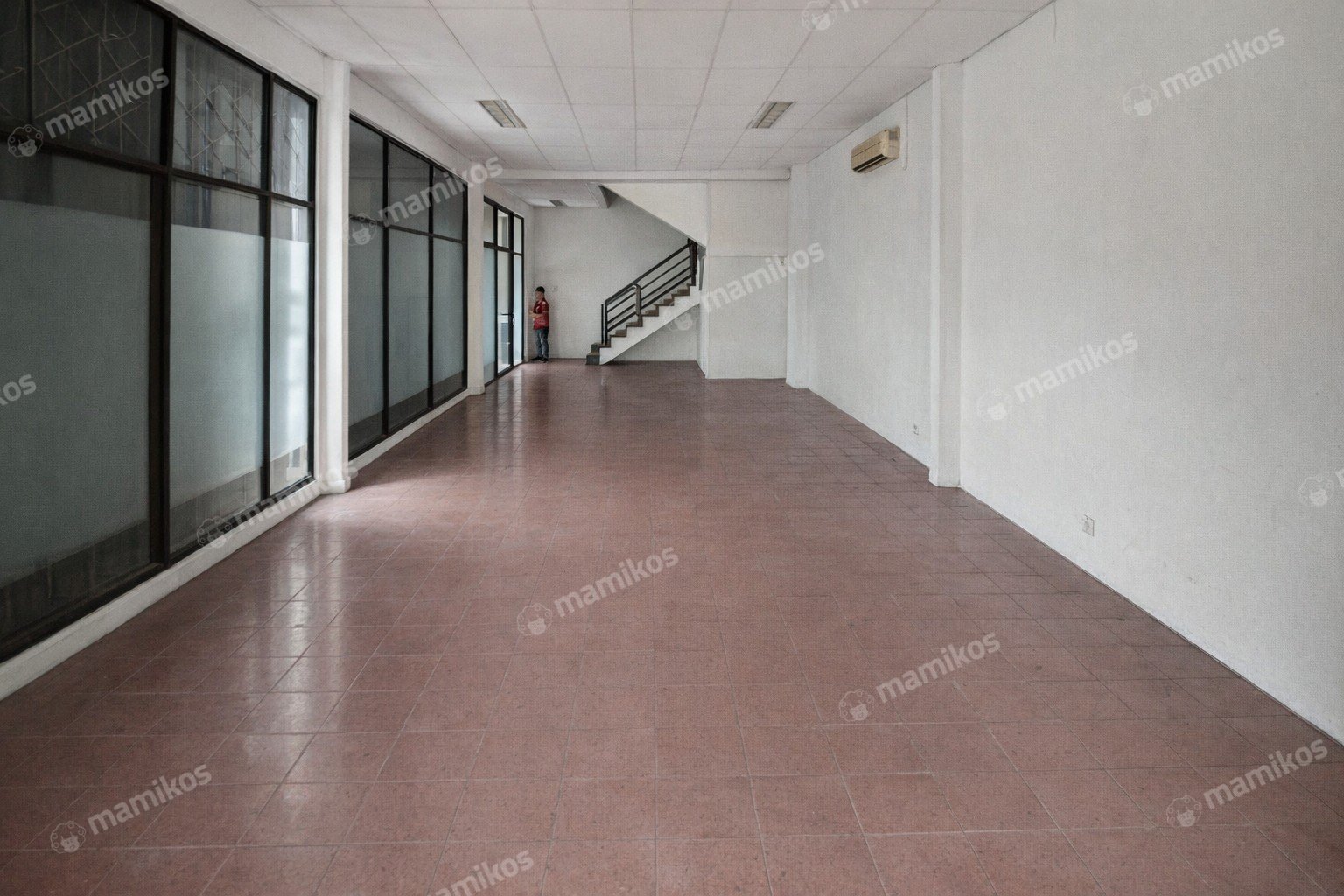Rumah Sertifikat HGB 4 Kamar Mandi 4 Lantai Kebon Jeruk Jakarta Barat - Photo 3