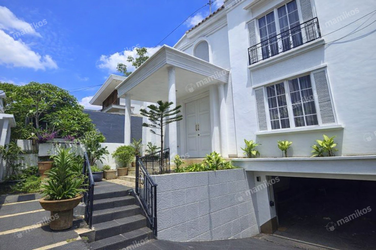 Rumah Sertifikat SHM 4 Kamar Tidur 4 Kamar Mandi Pondok Indah Jakarta Selatan