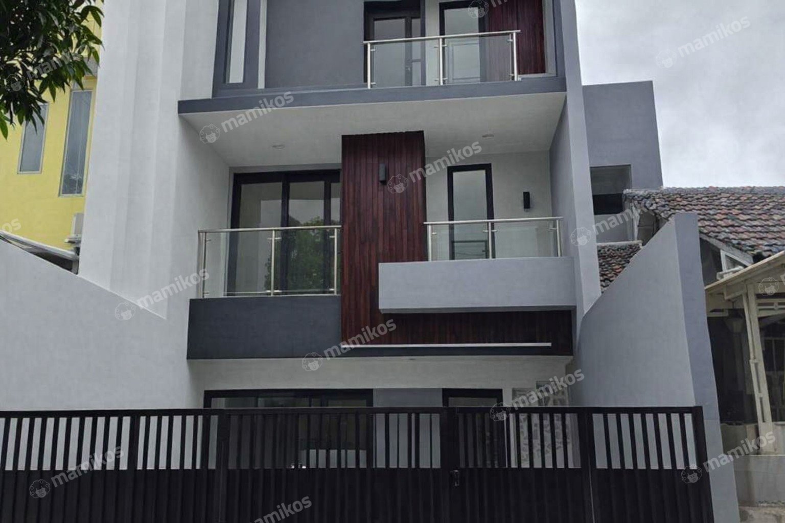 Rumah Sertifikat SHM 4 Kamar Tidur 3 Kamar Mandi Pegadungan Jakarta Barat
