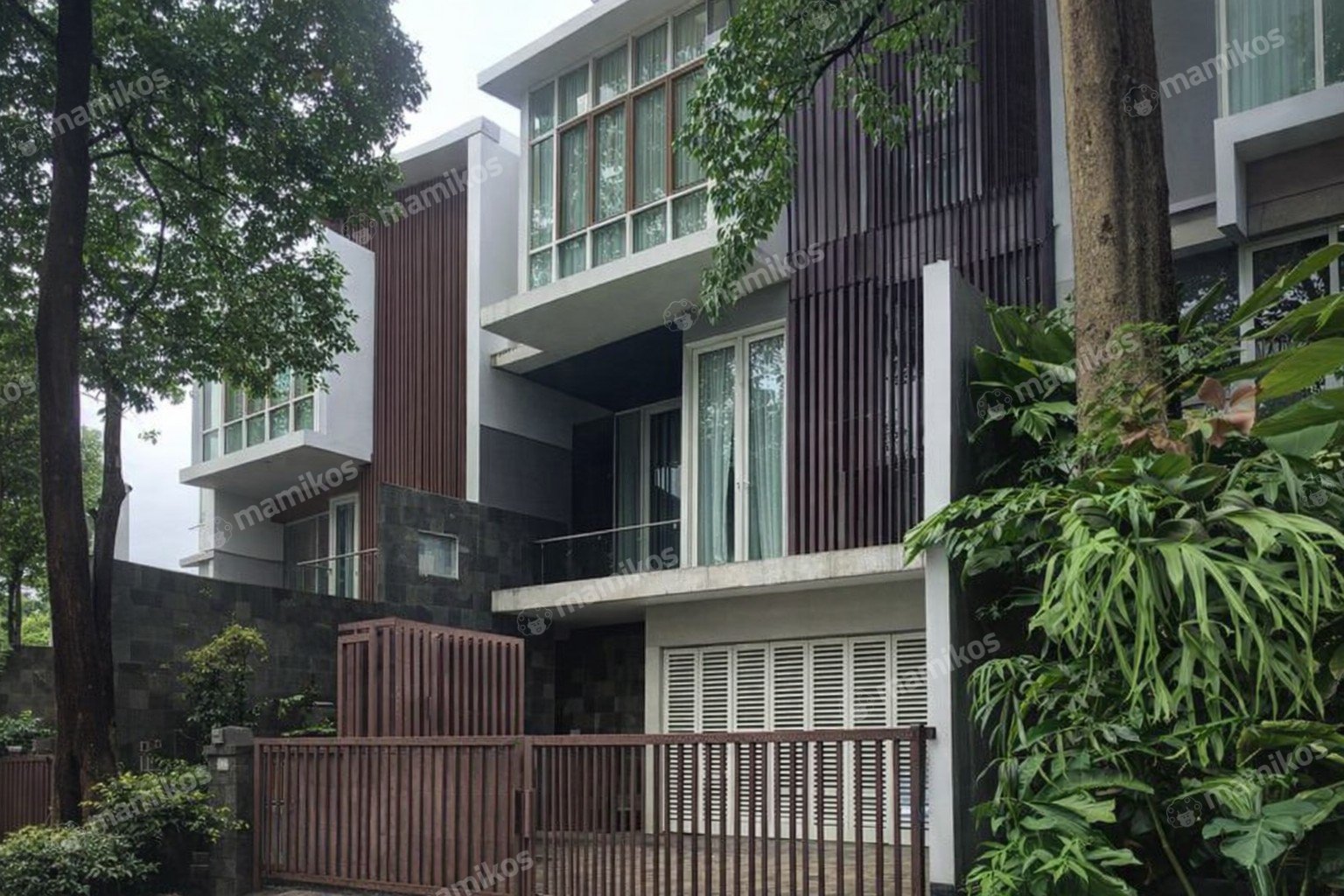 Rumah Sertifikat SHM 4 Kamar Tidur 4 Kamar Mandi Simprug Jakarta Selatan