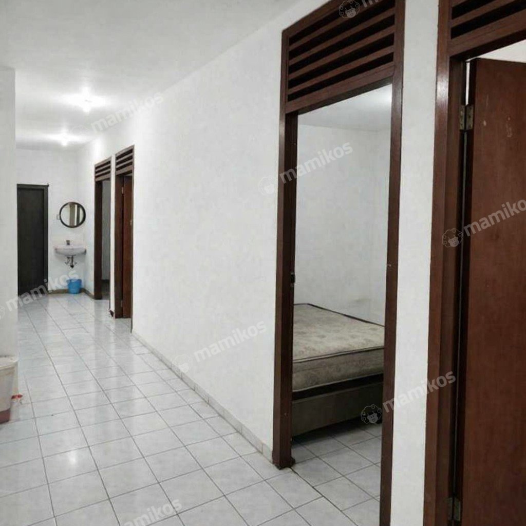 Rumah Sertifikat SHM 9 Kamar Tidur 3 Kamar Mandi Kelapa Gading Jakarta Utara - Photo 2
