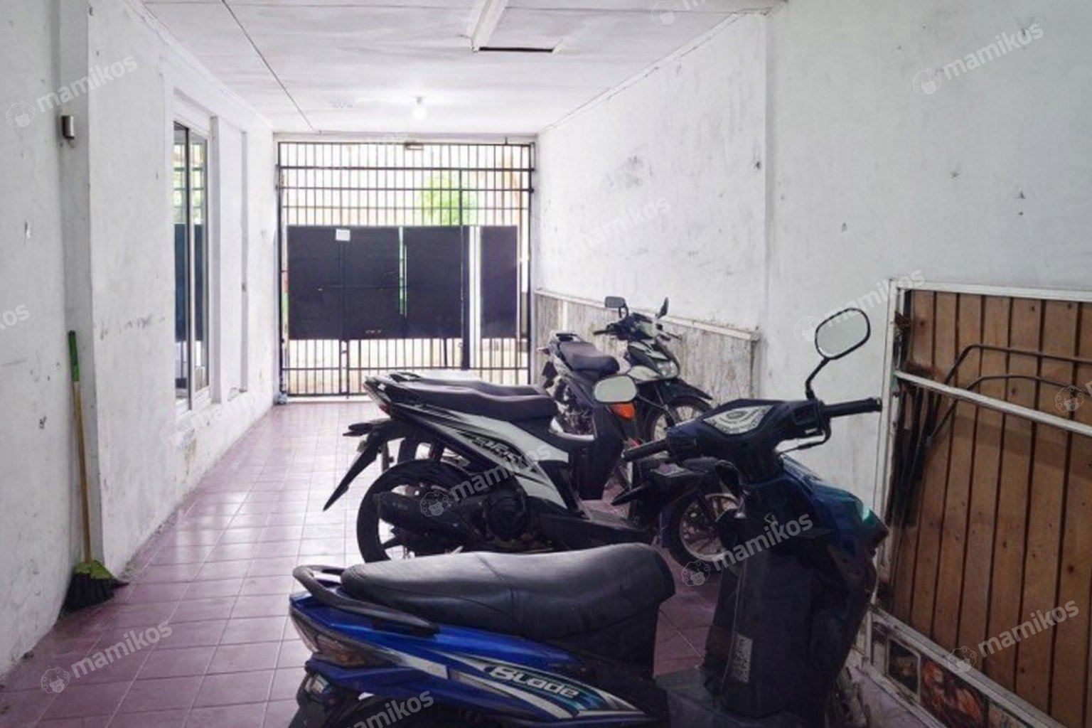 Rumah Sertifikat SHM 5 Kamar Tidur 3 Kamar Mandi Tebet Jakarta Selatan