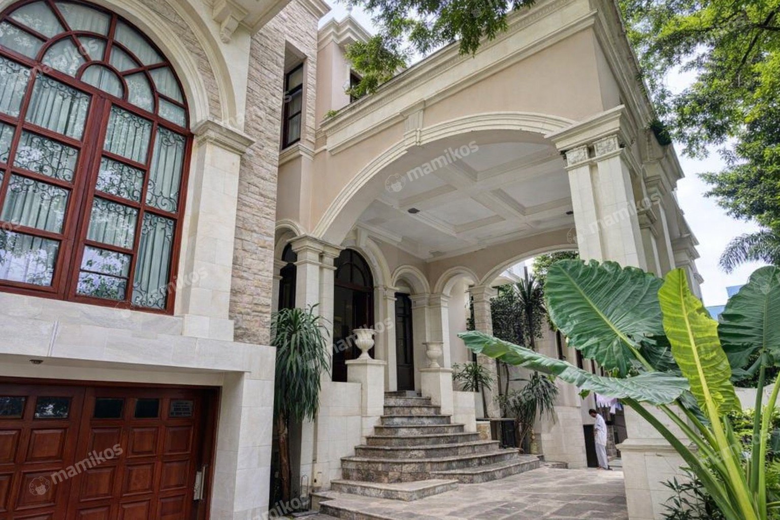 Rumah Sertifikat SHM 7 Kamar Tidur 7 Kamar Mandi patra kuningan Jakarta Selatan