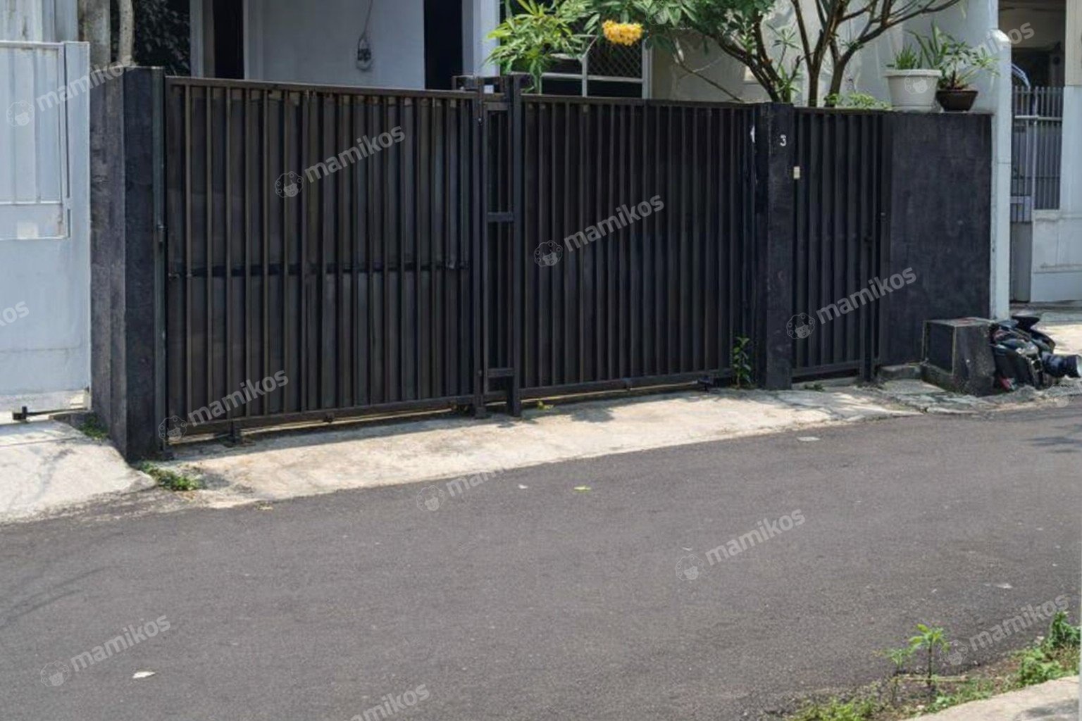 Rumah Sertifikat SHM 4 Kamar Tidur 5 Kamar Mandi Tomang Jakarta Barat