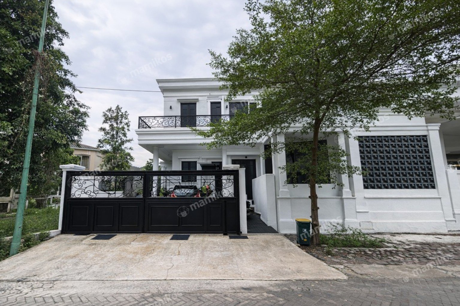 Rumah 4 Kamar Tidur 3 Kamar Mandi 2 Lantai Raffles Hills Jakarta Timur