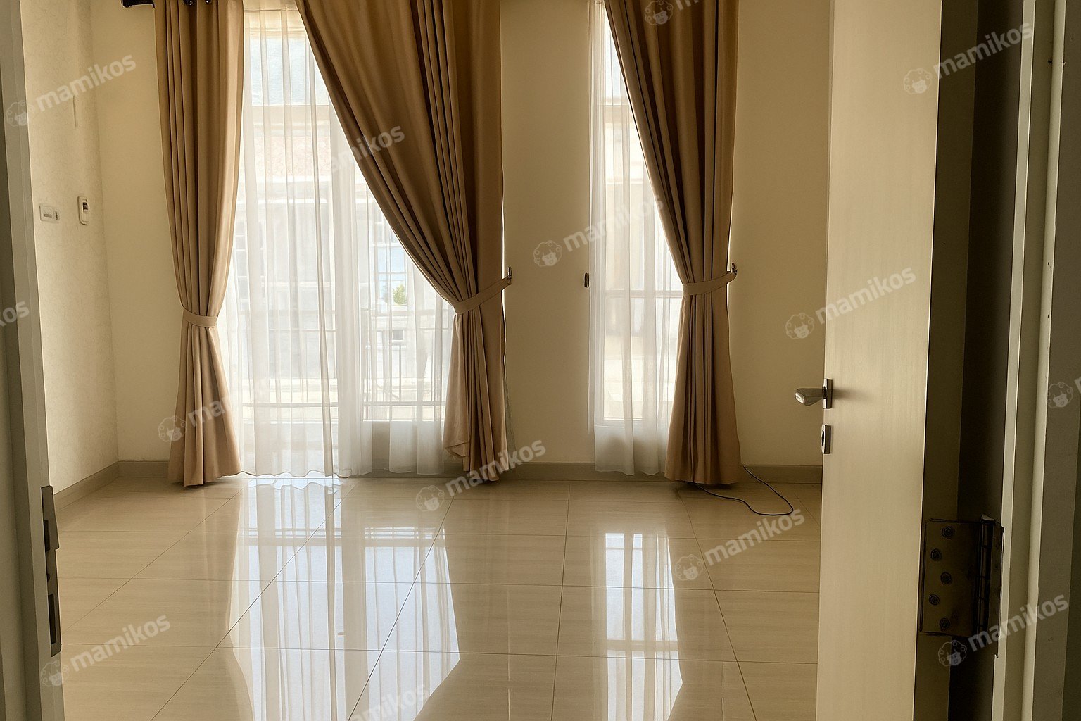 Rumah Sertifikat SHM 3 Kamar Tidur 2 Kamar Mandi Taman Surya Jakarta Barat