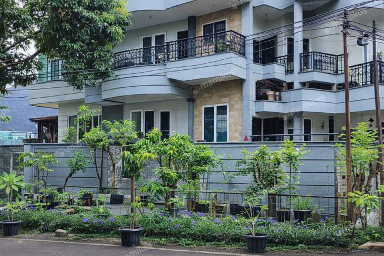 Rumah Sertifikat SHM 5 Kamar Tidur 2 Kamar Mandi Kebon Jeruk Jakarta Barat
