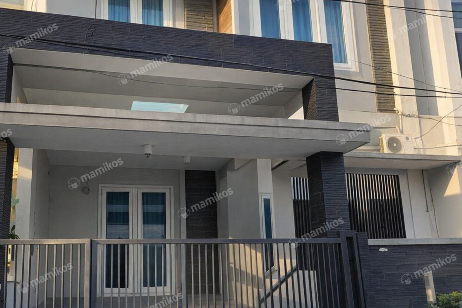 Rumah Sertifikat SHM 4 Kamar Tidur 4 Kamar Mandi Green garden Jakarta Barat