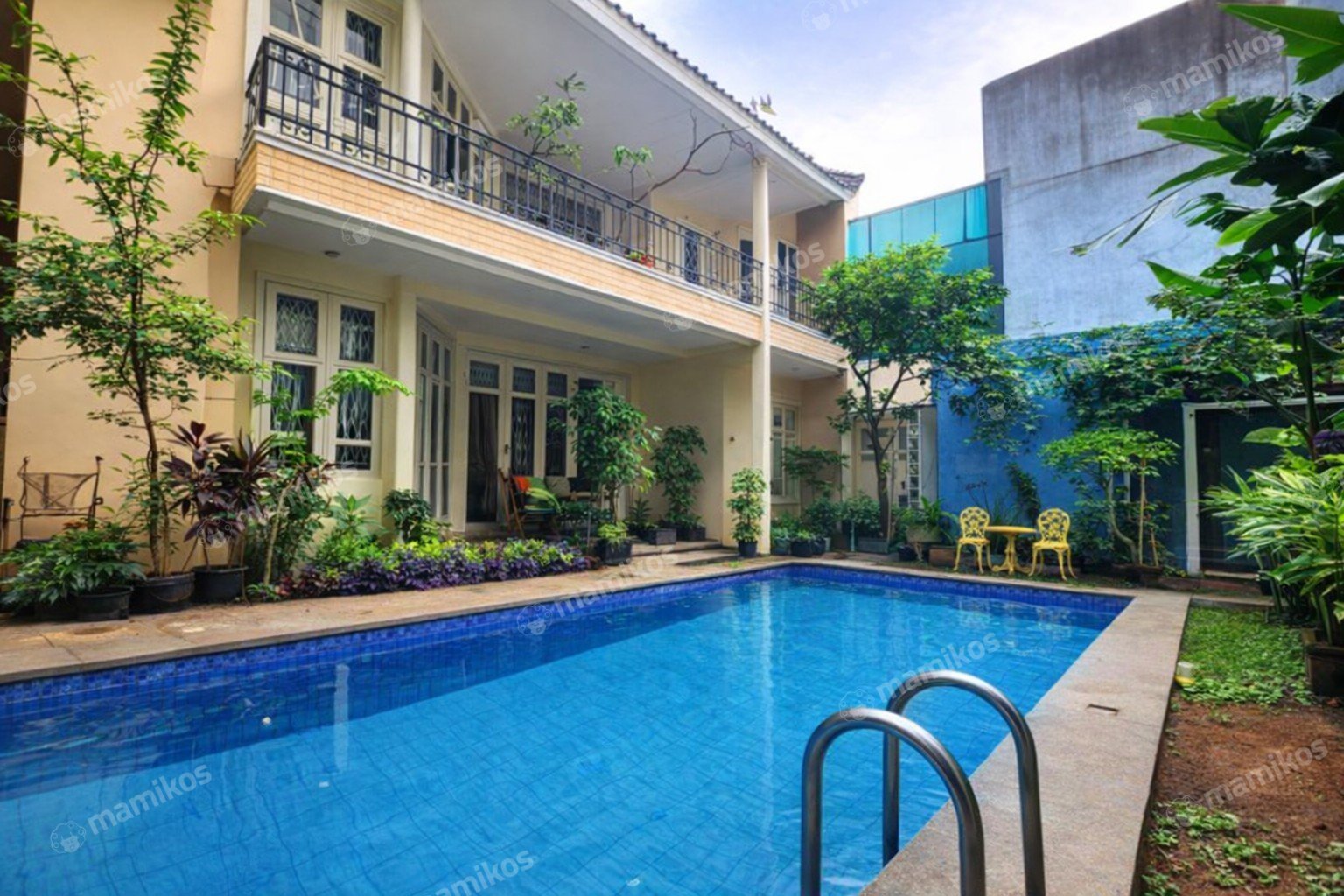 Rumah Sertifikat SHM 6 Kamar Tidur 5 Kamar Mandi Gandaria Jakarta Selatan