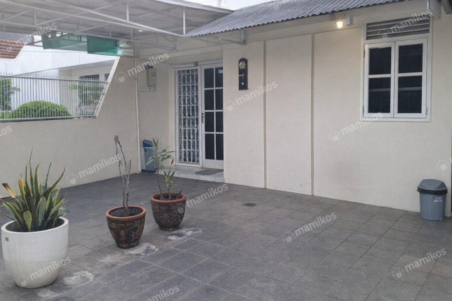 Rumah 3 Kamar Tidur 2 Kamar Mandi 1 Lantai Joglo Jakarta Barat