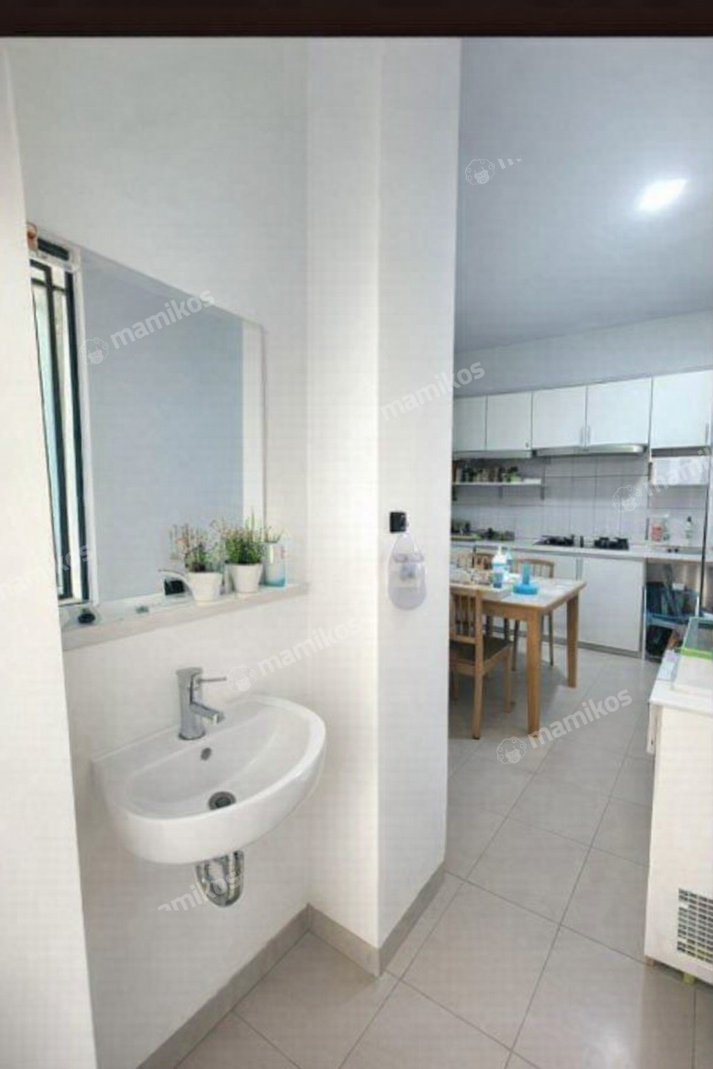 Rumah Sertifikat SHM 5 Kamar Tidur 4 Kamar Mandi Green Lake City Jakarta Barat - Photo 2