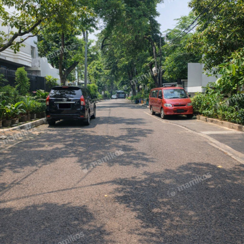 Rumah Sertifikat SHM 6 Kamar Tidur 4 Kamar Mandi Kebayoran Baru Jakarta Selatan - Photo 2