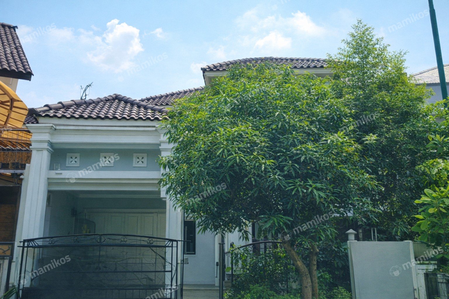 Rumah Sertifikat SHM 5 Kamar Tidur 4 Kamar Mandi Cibubur Jakarta Timur