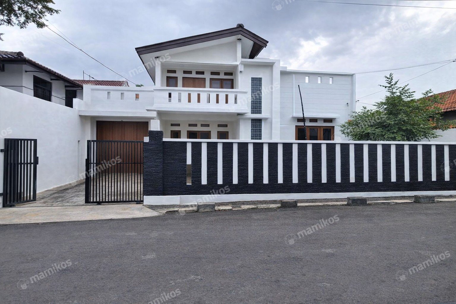 Rumah Sertifikat SHM 4 Kamar Tidur 3 Kamar Mandi Pondok Kelapa Jakarta Timur