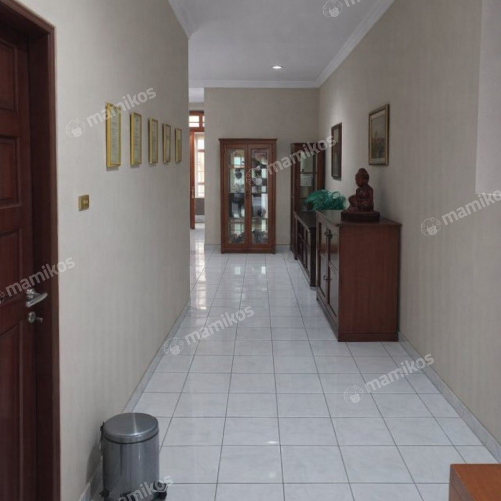 Rumah Sertifikat SHM 4 Kamar Tidur 4 Kamar Mandi Kebon Jeruk Jakarta Barat - Photo 2