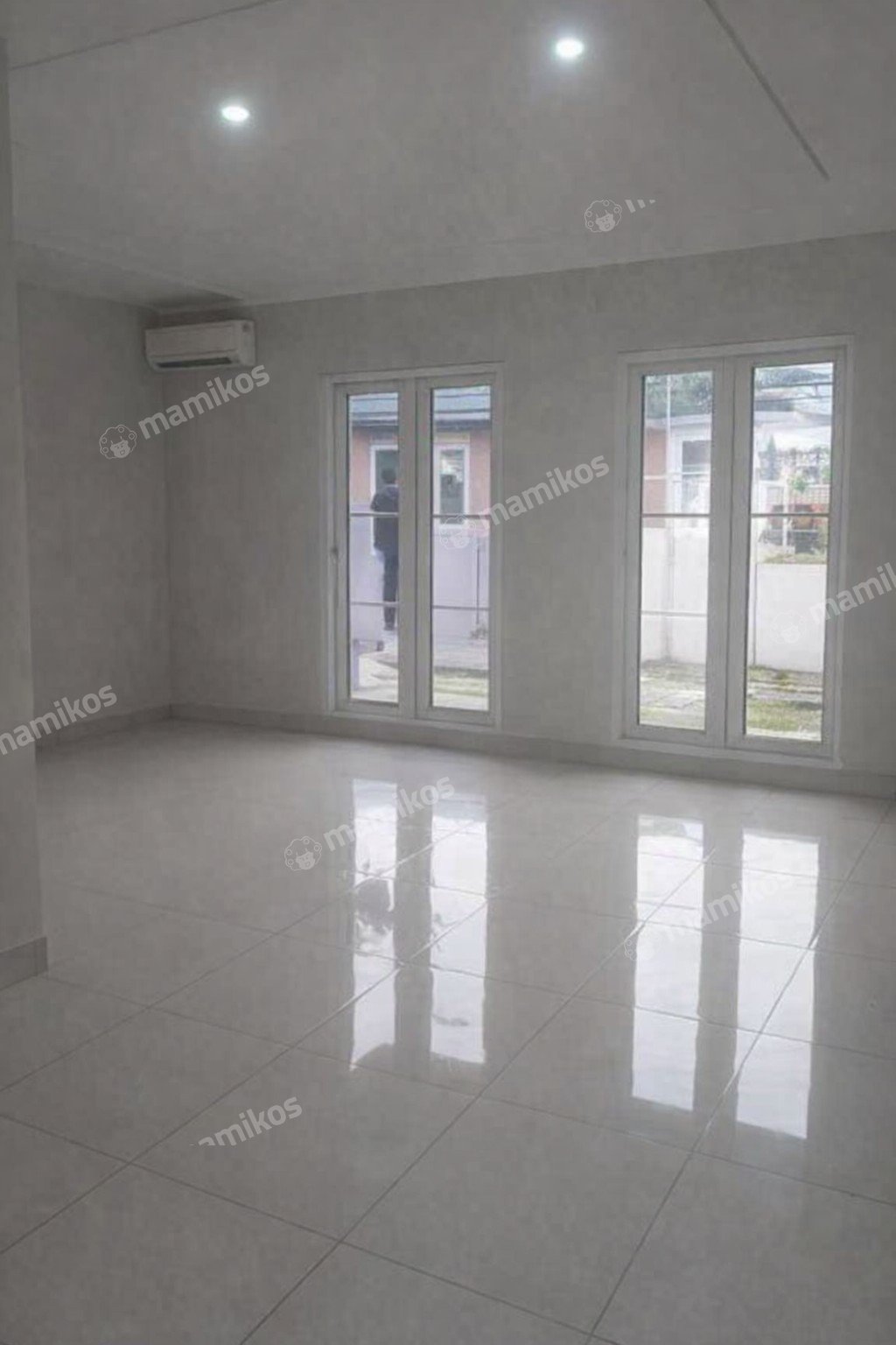 Rumah Sertifikat SHM 3 Kamar Tidur 3 Kamar Mandi Kemang Jakarta Selatan - Photo 4