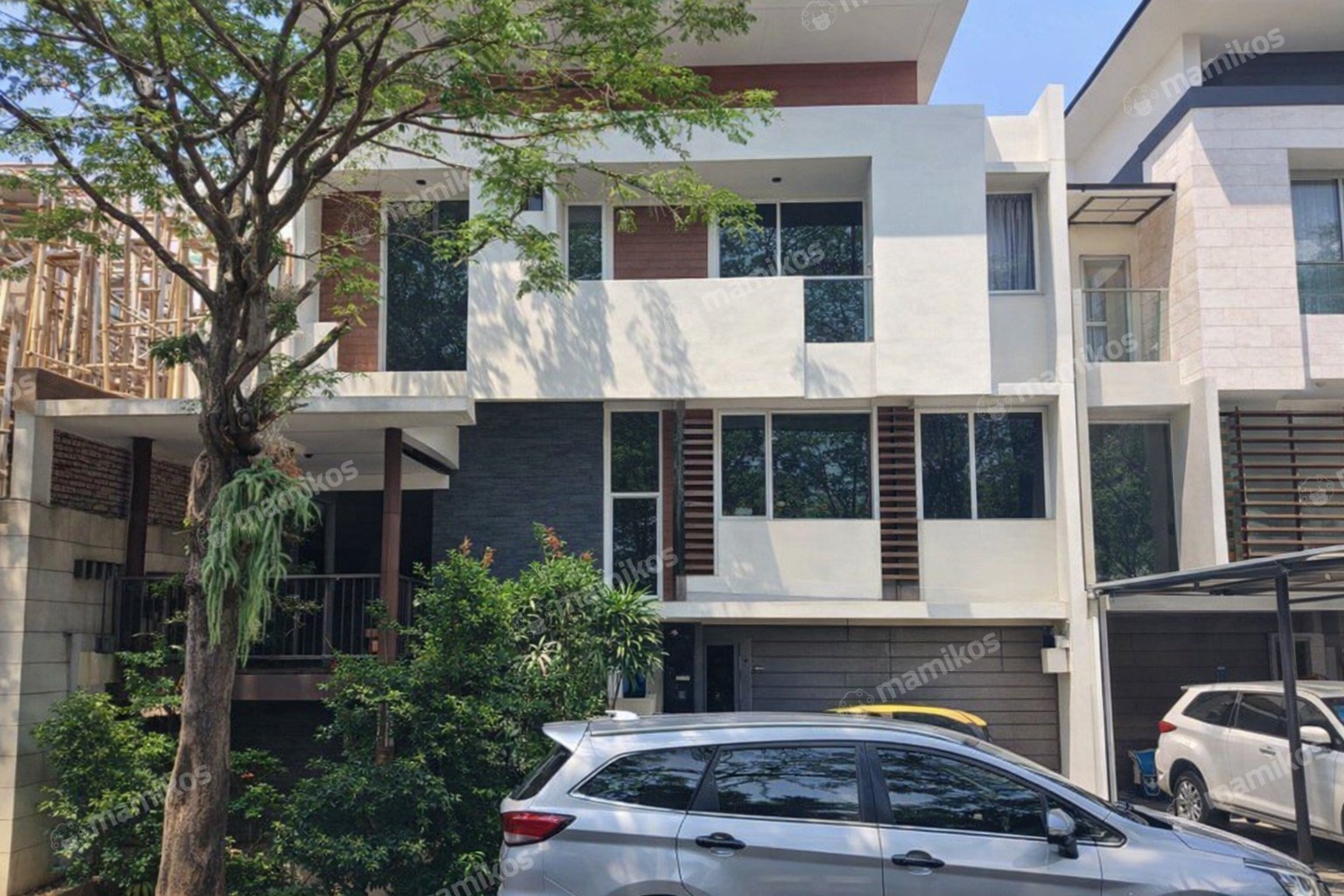 Rumah Sertifikat SHM 4 Kamar Tidur 4 Kamar Mandi Citra Garden Jakarta Barat