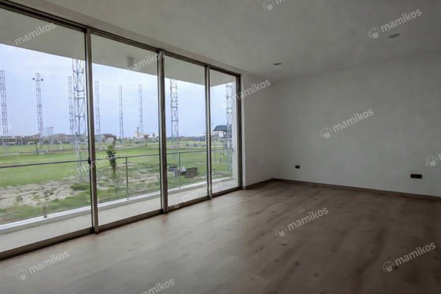 Rumah 4 Kamar Tidur 4 Kamar Mandi 3 Lantai Pantai Indah Kapuk Jakarta Utara