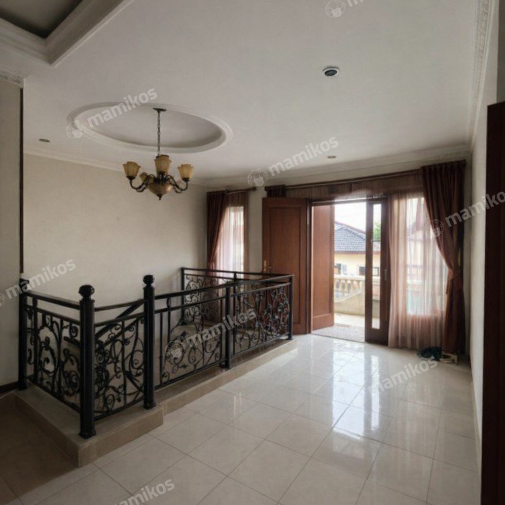 Rumah Sertifikat SHM 4 Kamar Tidur 3 Kamar Mandi Intercon Jakarta Barat - Photo 2