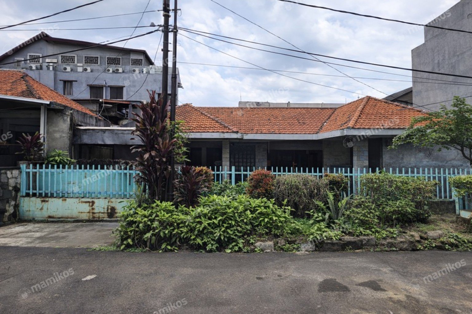 Rumah Sertifikat SHM 8 Kamar Tidur 4 Kamar Mandi Cilandak Jakarta Selatan