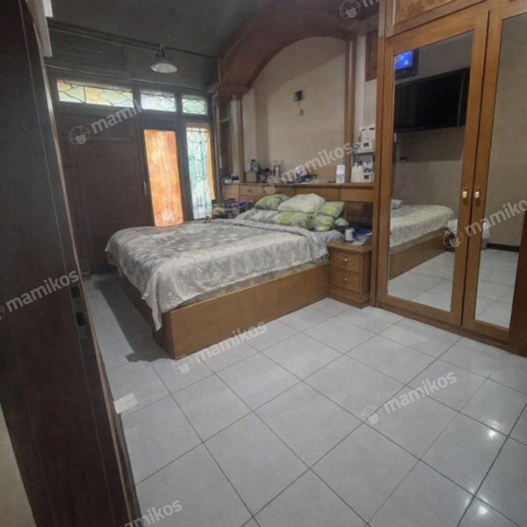 Rumah Sertifikat SHM 4 Kamar Tidur 2 Kamar Mandi Taman Ratu Jakarta Barat - Photo 3