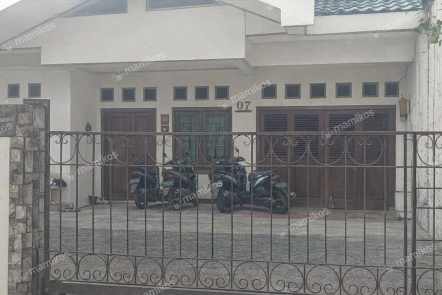 Rumah Sertifikat SHM 7 Kamar Tidur 3 Kamar Mandi Cipedak Jakarta Selatan
