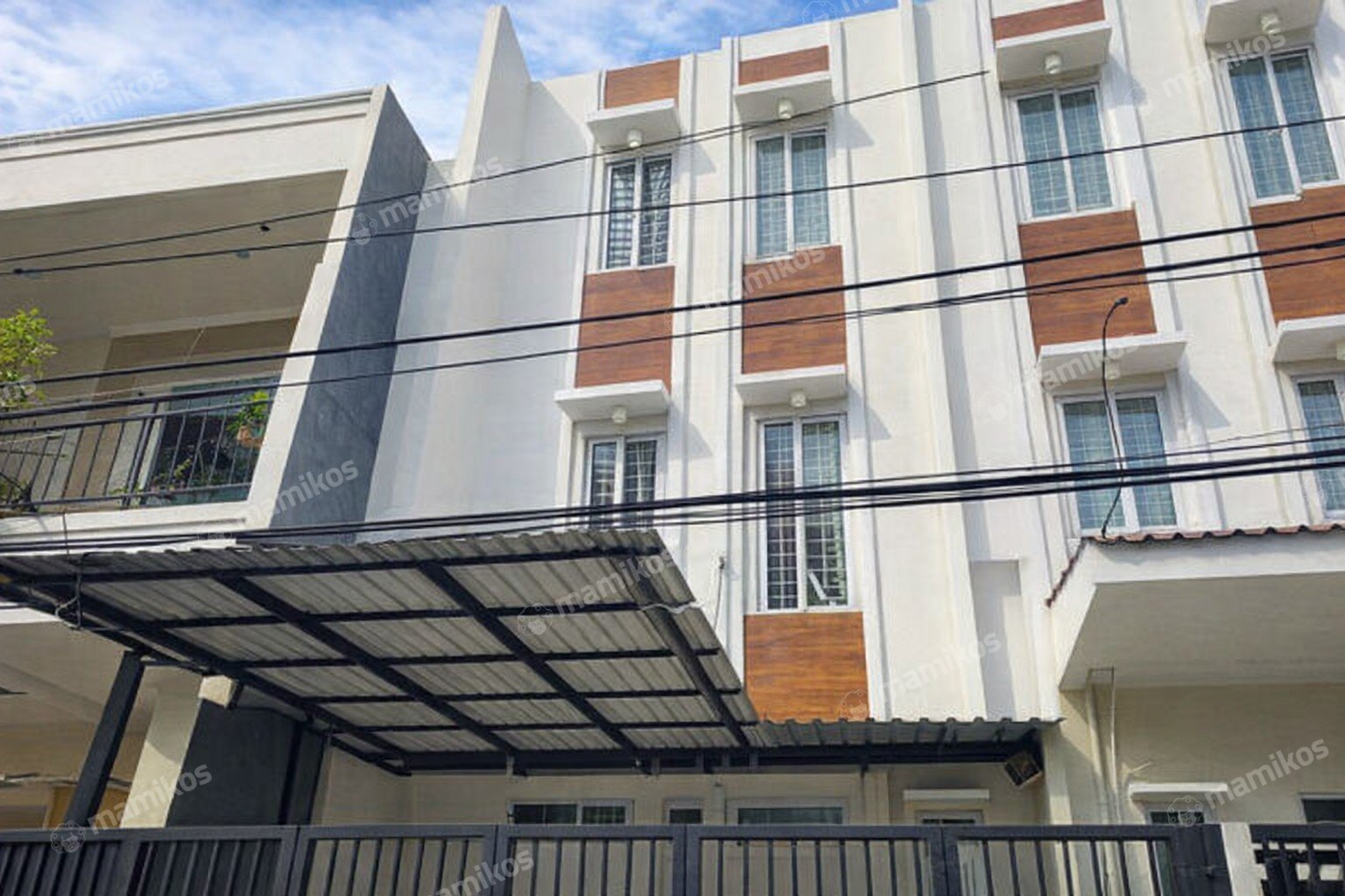 Rumah Sertifikat SHM 4 Kamar Tidur 3 Kamar Mandi Taman Ratu Jakarta Barat