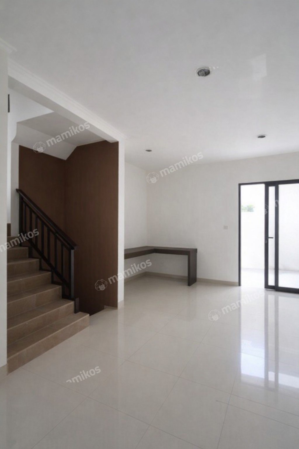 Rumah Sertifikat SHM 4 Kamar Tidur 3 Kamar Mandi Green Lake City Jakarta Barat - Photo 2