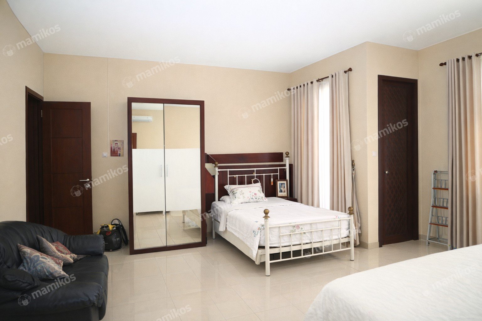Rumah Sertifikat SHM 3 Kamar Tidur 3 Kamar Mandi Permata Buana Jakarta Barat - Photo 5