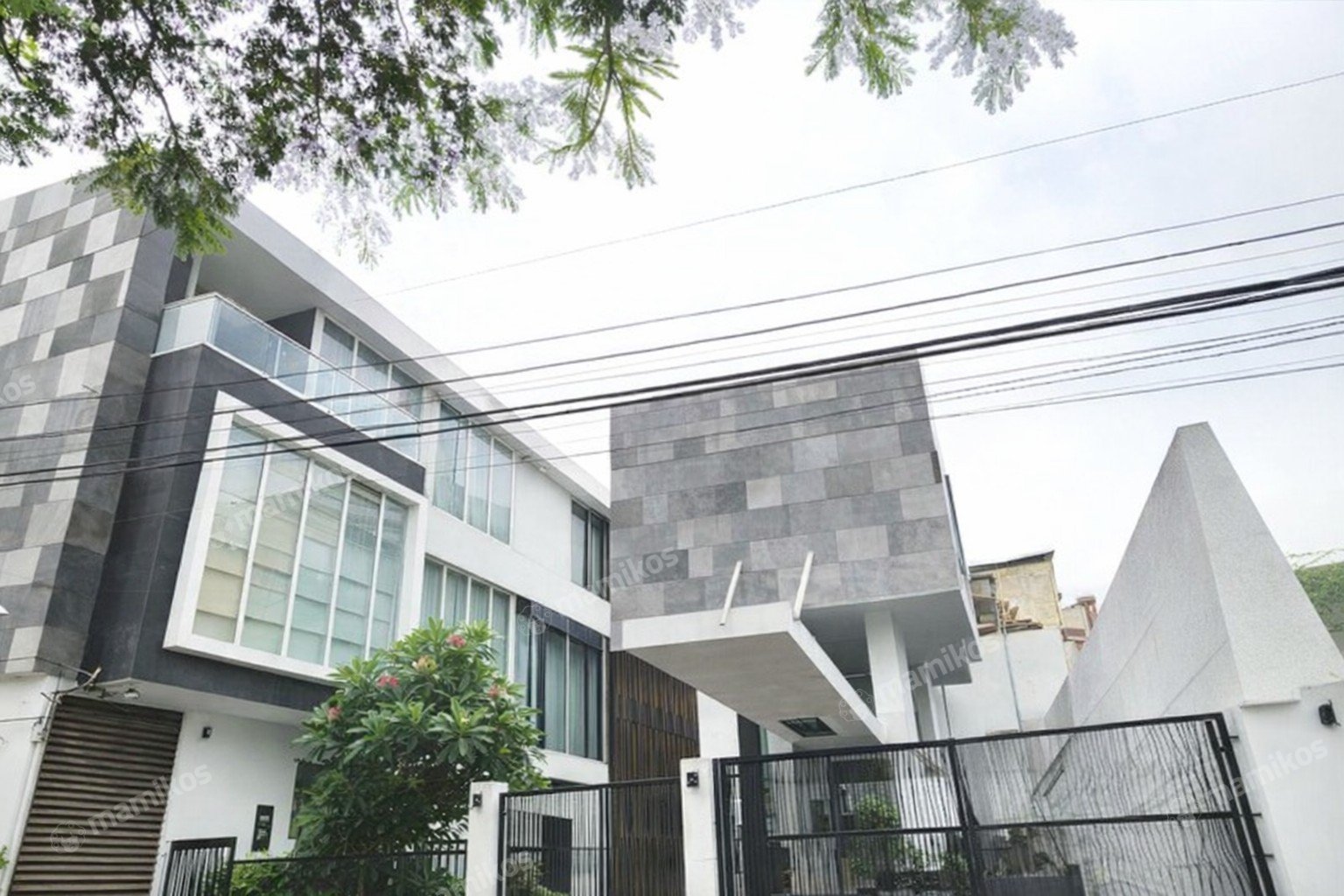 Rumah 4KT 4KM Sunrise Garden Jakarta Barat