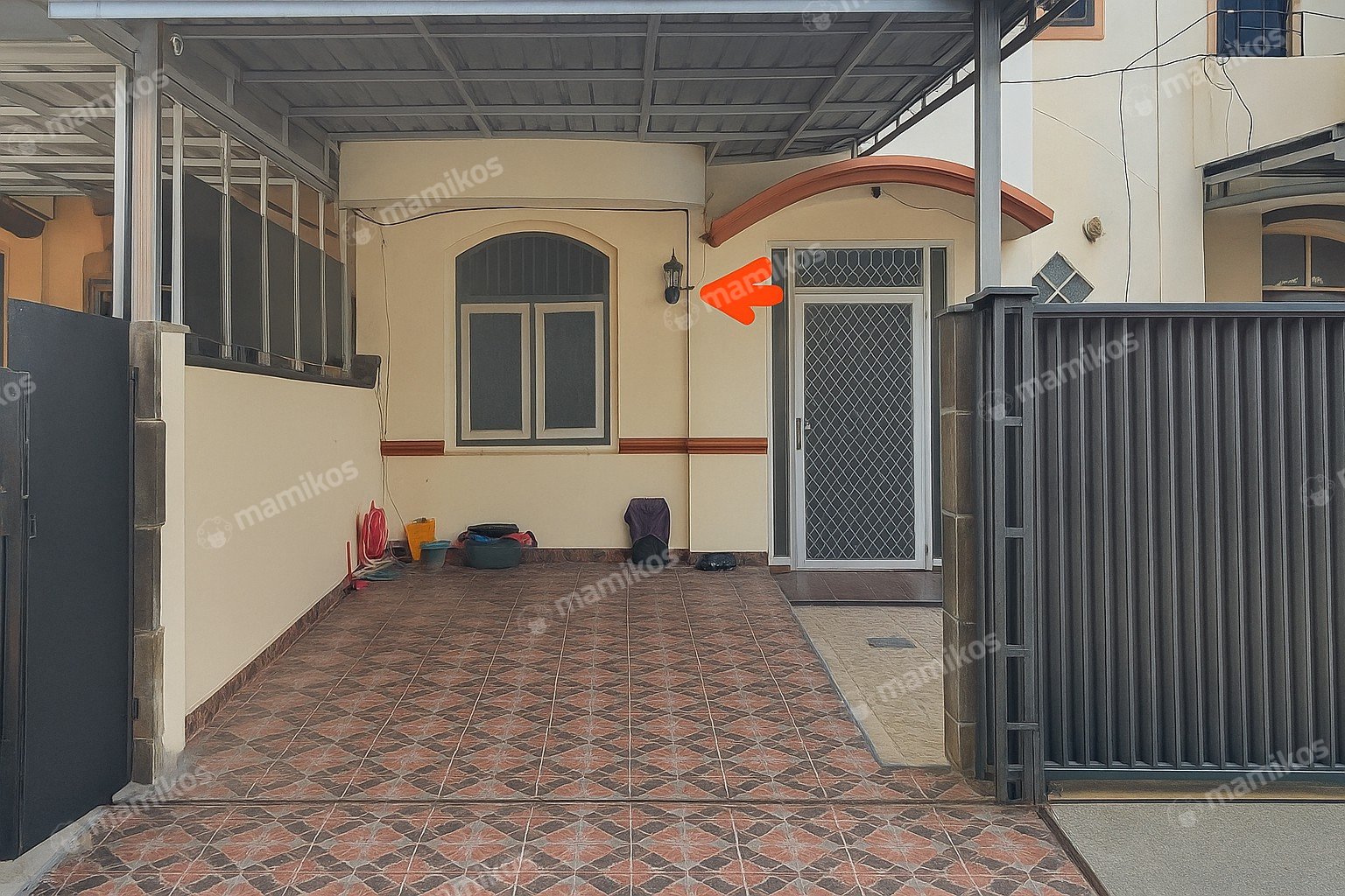 Rumah Sertifikat SHM 3 Kamar Tidur 3 Kamar Mandi Taman Surya Jakarta Barat