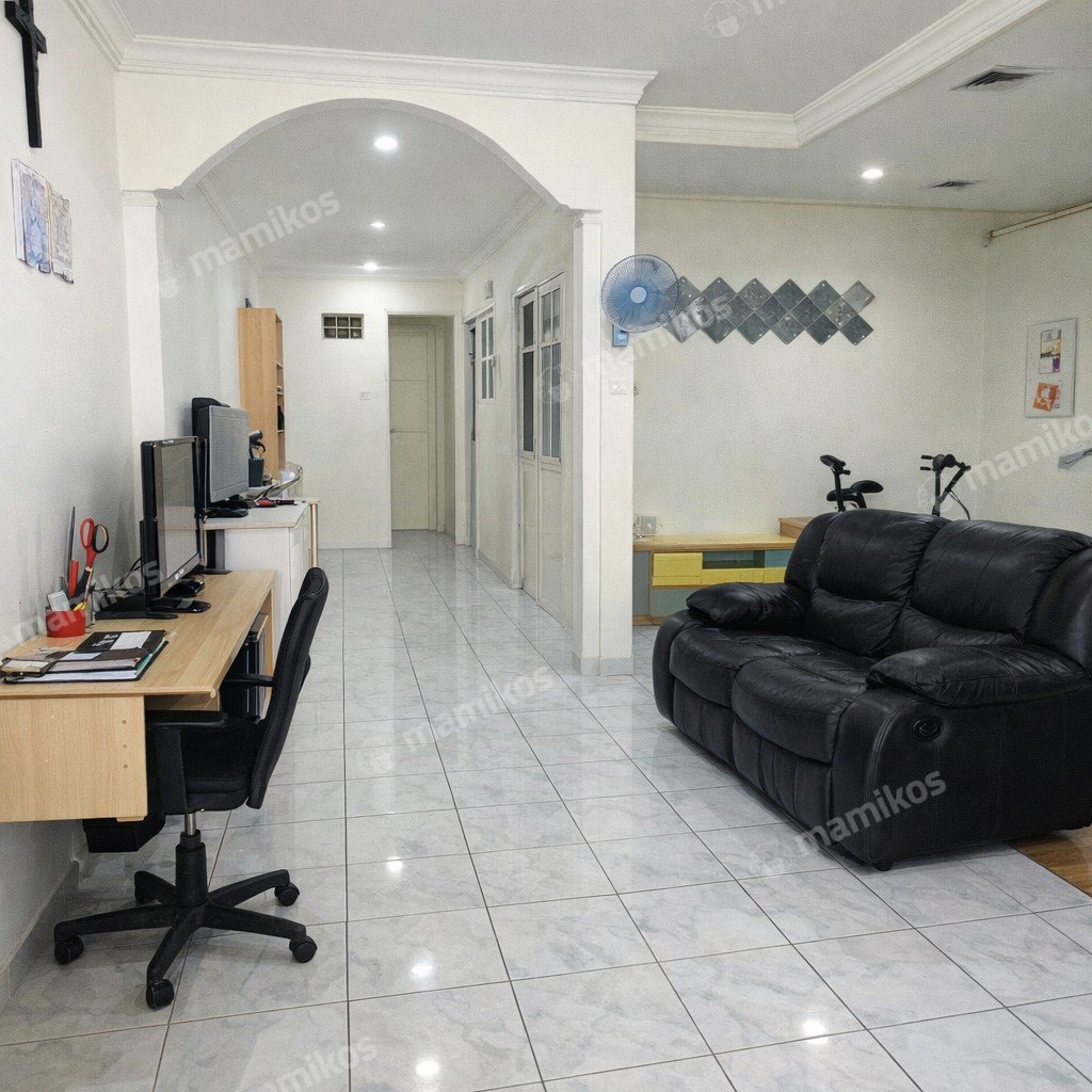 Rumah Sertifikat SHM 3 Kamar Tidur 3 Kamar Mandi Taman Surya Jakarta Barat - Photo 2