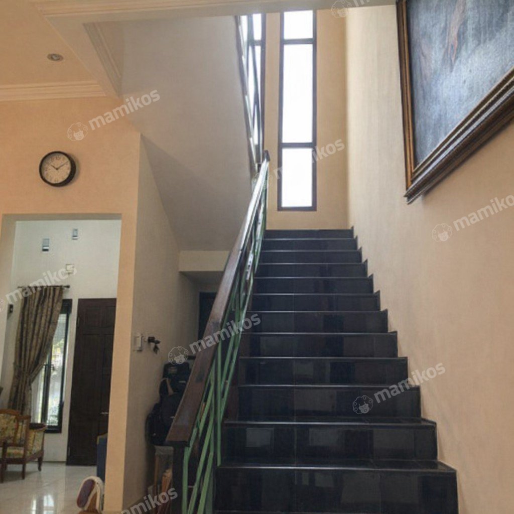 Rumah Sertifikat SHM 5 Kamar Tidur 4 Kamar Mandi Rawamangun Jakarta Timur - Photo 2