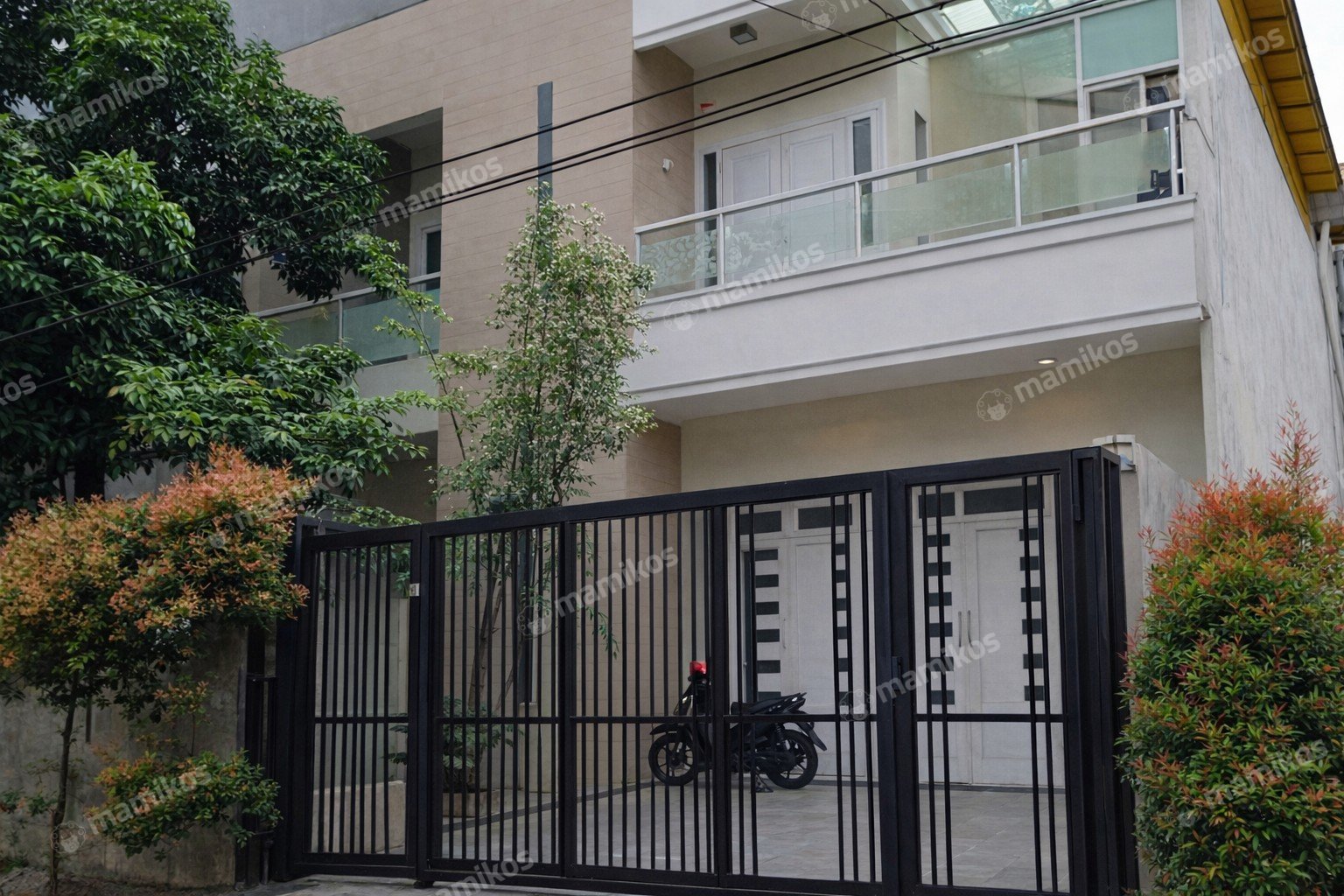 Rumah Sertifikat SHM 3 Kamar Tidur 4 Kamar Mandi Green Ville Jakarta Barat