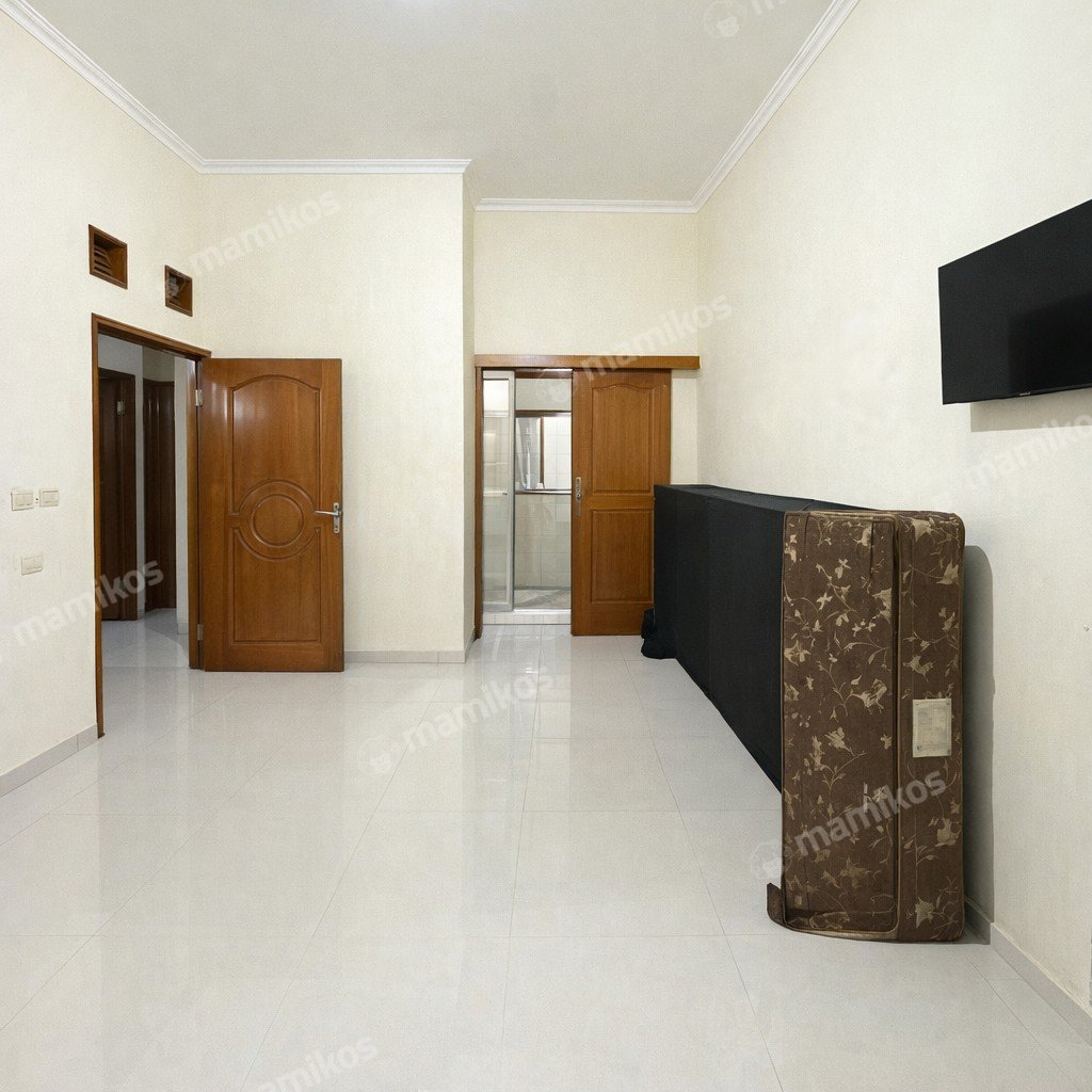 Rumah Sertifikat SHM 6 Kamar Tidur 4 Kamar Mandi Utan Kayu Jakarta Timur - Photo 5