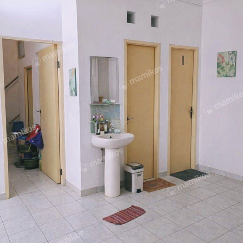 Rumah Sertifikat SHM 4 Kamar Tidur 4 Kamar Mandi Taman Kencana Jakarta Barat - Photo 4